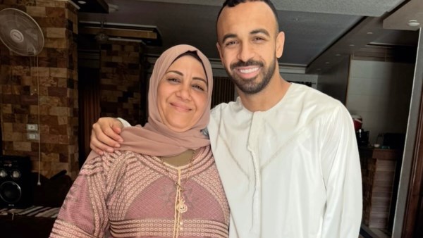 ست الكل.. أفشة يحتفل بعيد ميلاد والدته