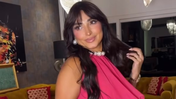 بالفوشيا.. روجينا تخطف أنظار جمهورها بإطلالة لافتة