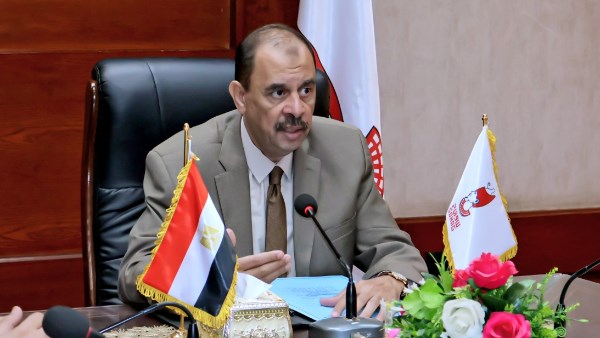 محافظ سوهاج يترأس اجتماع المجلس التنفيذي ويُراجع الاستعدادات لانتخابات الشيوخ