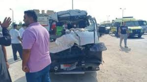 مصرع شخصين وإصابة 3 آخرين في تصادم ميكروباص وملاكي على طريق الهايكستب