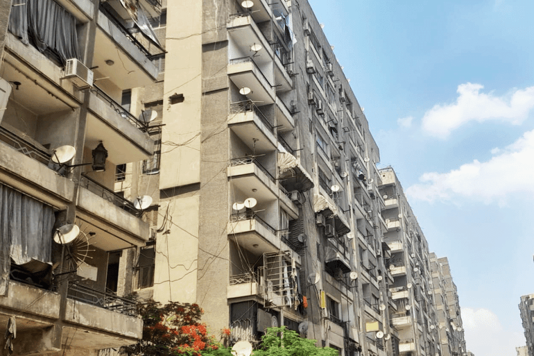 صورة أملاك الأوقاف: تقدر أملاك الأوقاف ومشاريعها بمليارات الجنيهات وسط جدل حول أحقية الحكومة في خصخصتها. المصدر: صفحة وزيارة الأوقاف خلال افتتاح الوزير اسامة الازهري إحدى المشروعات ـ مصر ـ أرشيف