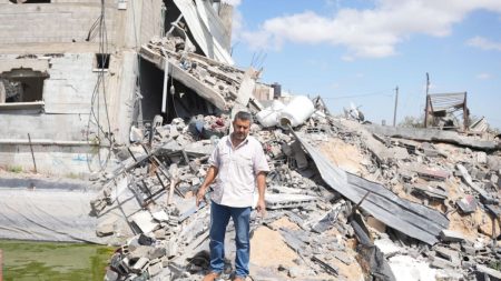 الحرب على غزة.. مقتل جندي للاحتلال بالقطاع واستمرار هدم البيوت في الضفة