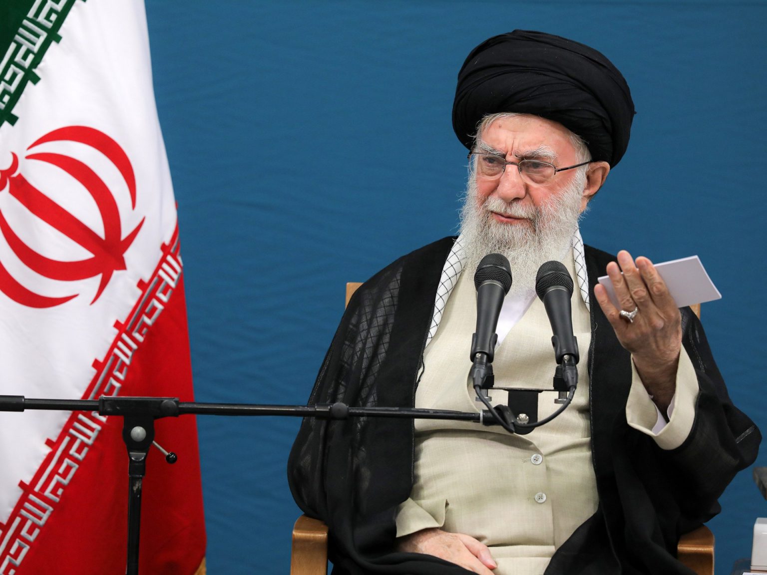 المرشد الإيراني يتوعد إسرائيل “بعقاب شديد”