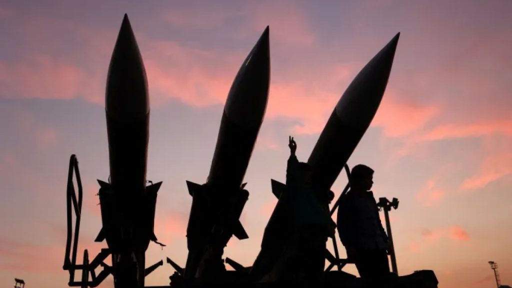 مسؤول إيراني يهدد بقصف مفاعل ديمونة واستهداف القواعد الأميركية