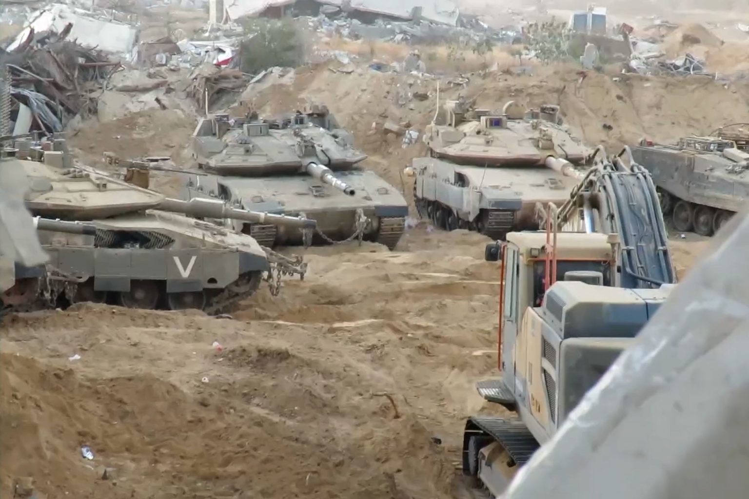 خبير عسكري: جيش الاحتلال يسعى لتطويق المقاومة بخان يونس لكنه يتعرض لهجماتها