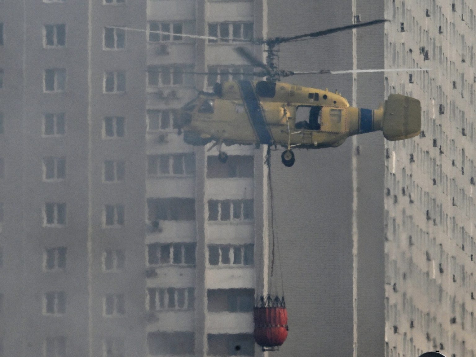 روسيا تشن إحدى كبريات الهجمات على كييف وزيلينسكي يطلب تحركا غربيا