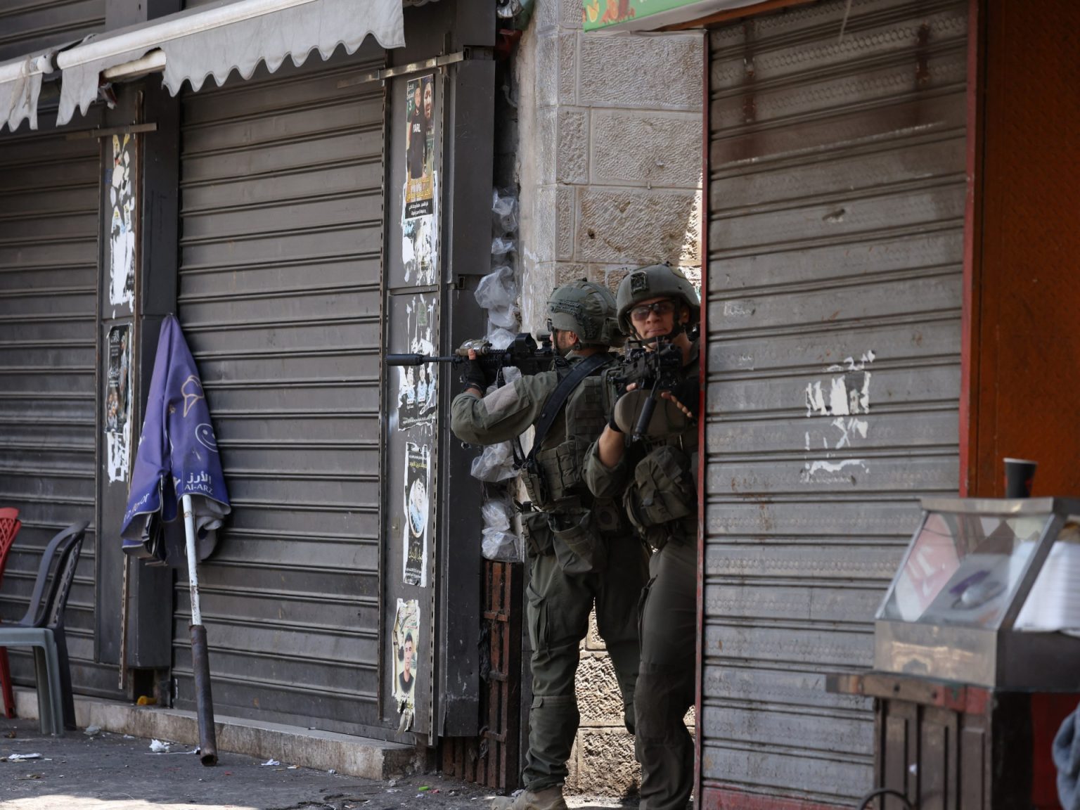 استشهاد شقيقيْن وإصابة 4 جنود للاحتلال في عملية واسعة بنابلس