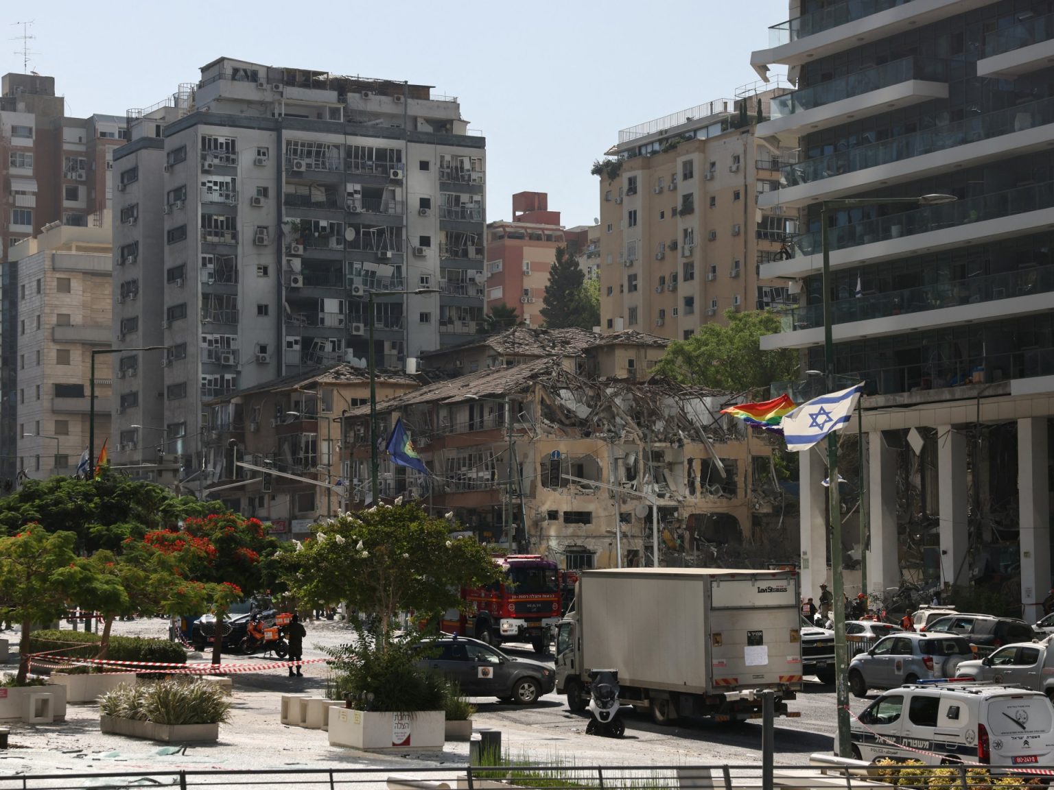 إسرائيل تدعو إلى تقويض النظام بإيران وطهران تتوعد