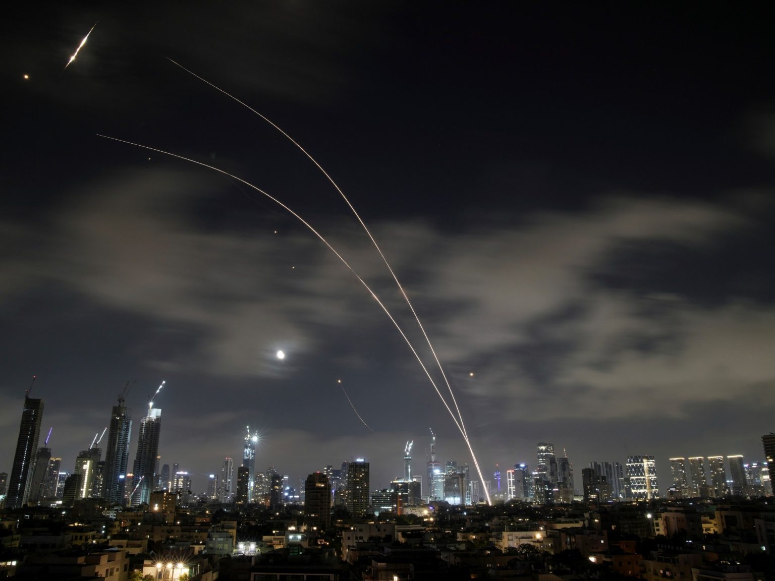 مسؤول أميركي: صواريخ “السهم” الإسرائيلية الاعتراضية على وشك النفاد