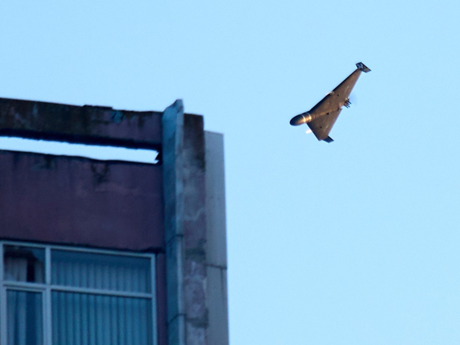 روسيا تشن “هجوما كبيرا” بالمسيّرات على كييف
