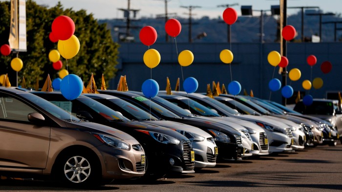 تنخفض مبيعات التجزئة في الولايات المتحدة بمعظم سنوات خلال عامين حيث تشوه التعريفة الجمركية ترامب الإنفاق