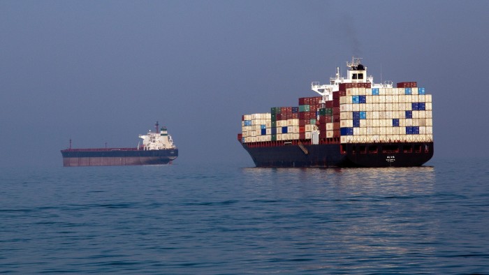 توترات إسرائيل إيران تختبر شهية البنوك المركزية لخفض الأسعار