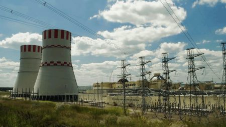 هل تتعرض منشآت إيران النووية لضربة عسكرية؟ مغردون يعلقون