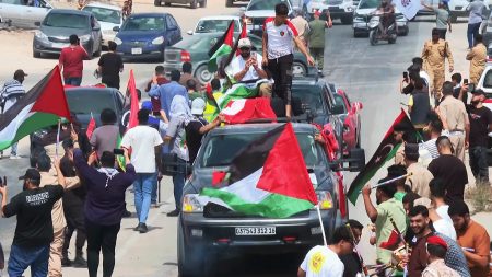 “قافلة الصمود” لكسر حصار غزة تواصل زحفها نحو الشرق الليبي