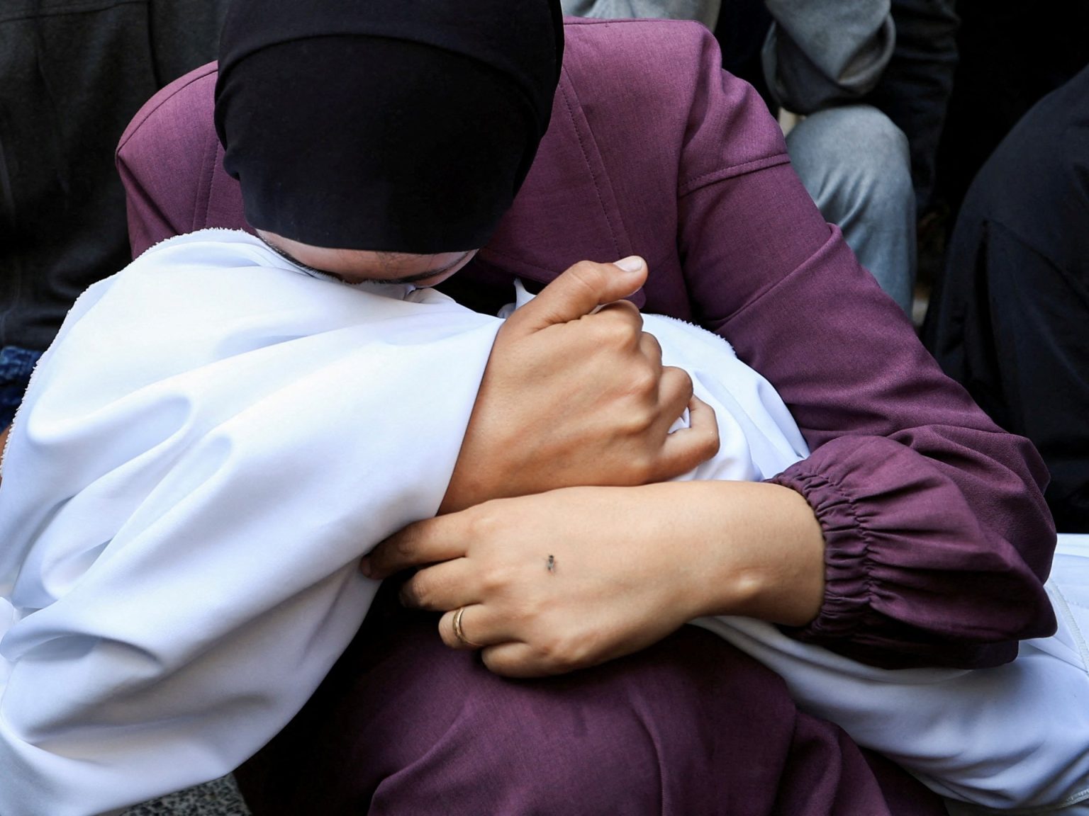 شهداء في غزة بينهم أطفال ورئيس الأركان الإسرائيلي: لم نصل للنهاية