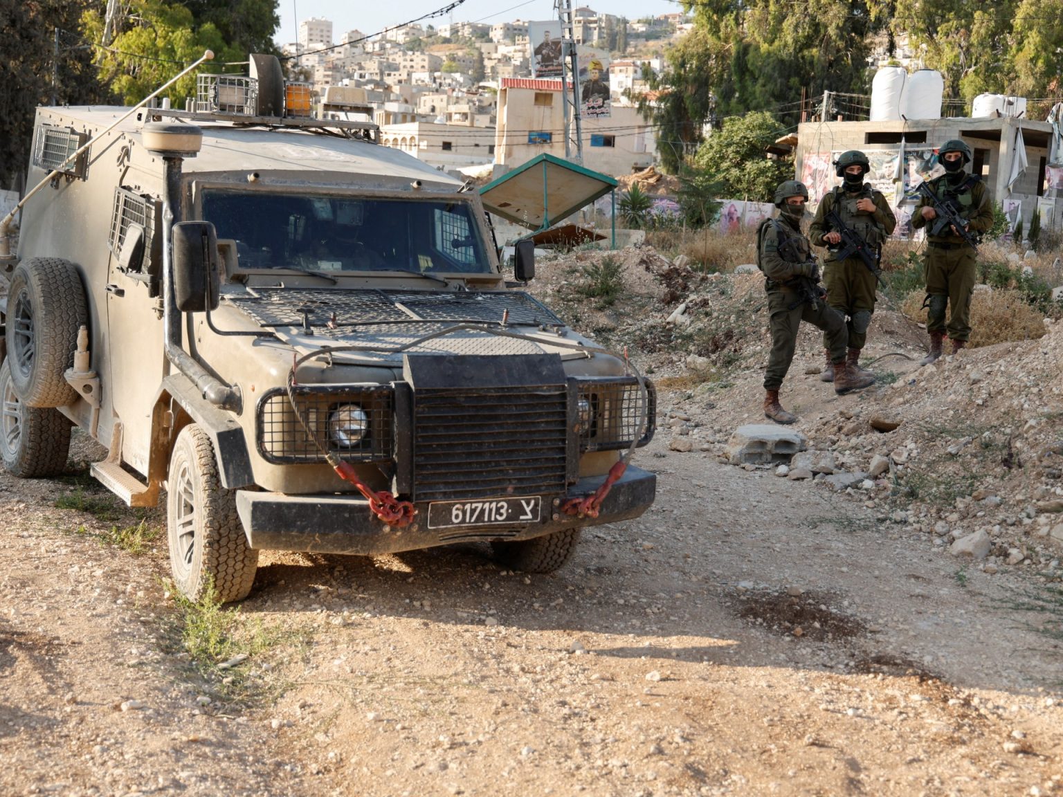 شهيد وجريحان بالخليل والاحتلال يهدم عشرات المنازل بطولكرم