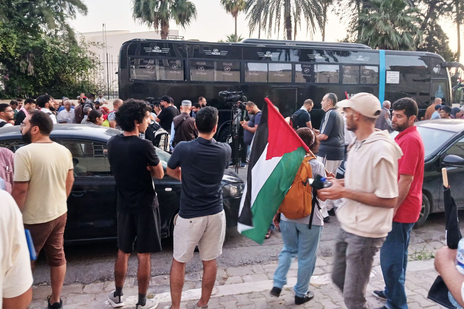 الزحف العربي نحو غزة… قافلة الصمود تجسد التضامن وتبعث برسائل التحدي للاحتلال