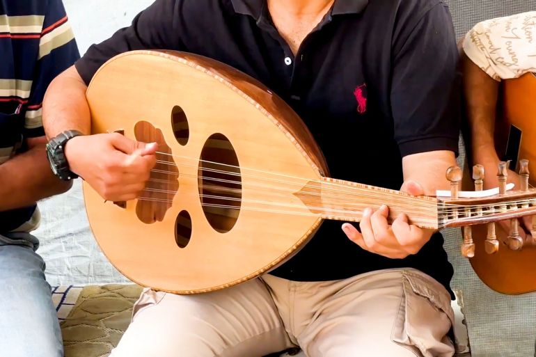 غزة.. عزف على أوتار المقاومة وسط دمار الحرب والحصار