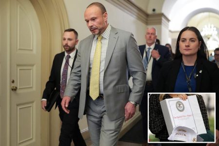 يزن نائب مدير مكتب التحقيقات الفيدرالي دان بونغينو الإقلاع عن معالجة المشرف على ترامب مع جيفري إبشتاين “قائمة عملاء”