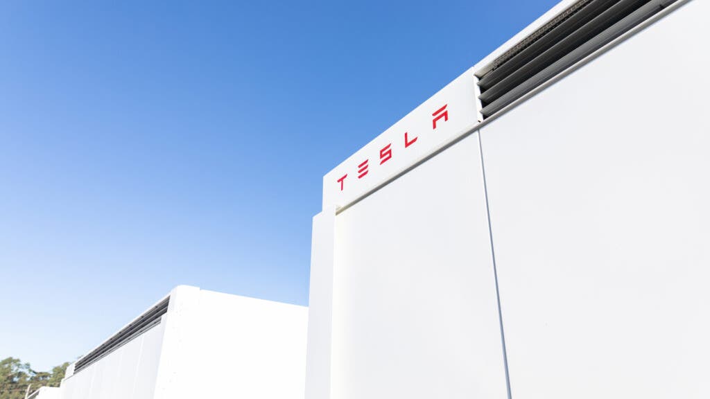 Tesla Battery Pivot Sparks ETF Rotation: America In ، China Out؟