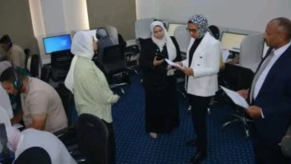 نائب محافظ الوادي الجديد تتابع اختبارات منحة الهند الدراسية