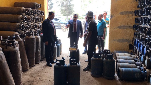 محافظ الدقهلية يتفقد مستودع البوتاجاز بجمصة