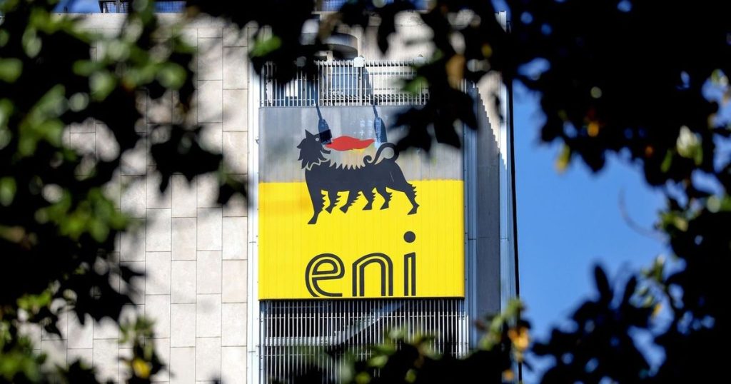 أرباح “إيني” تتجاوز التوقعات بدعم من خفض التكاليف ومبيعات الأصول