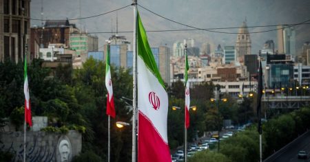 إيران توافق على إجراء محادثات مع بريطانيا وفرنسا وألمانيا