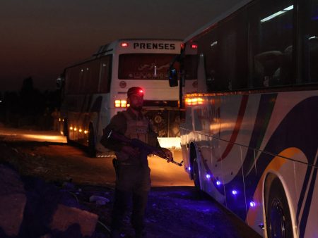 آخر دفعة من أهالي العشائر تغادر السويداء والحكومة تعلن إنجاز المسار الأول للاتفاق