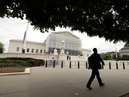 محكمة أميركية تمنع أمرا لترامب يحد من منح الجنسية بالولادة