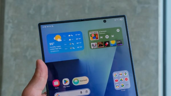 اليوتيوبر الكوري يختبر تحمل Galaxy Z Fold 7 عبر أكثر من 160 ألف طية