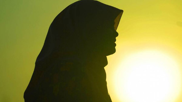 ما حكم إعطاء أمي من تموين المنزل دون إذن زوجي؟.. علي جمعة: يجوز بشرط