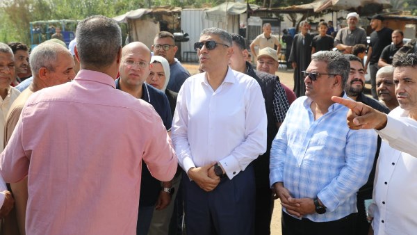 محافظ الجيزة يوجه بحلول عاجلة لتوفير حرم آمن لعبور المواطنين من محطة قطار نكلا