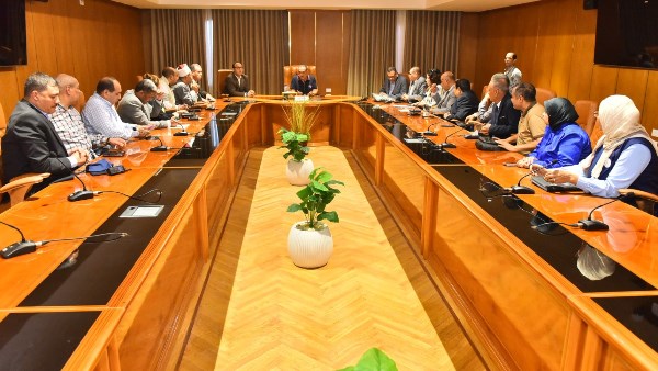محافظ أسيوط يطلق حزمة مبادرات تنموية وخدمية بالتعاون مع المديريات والمجتمع المدني
