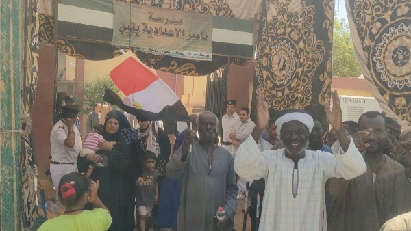 بعلم مصر.. إقبال متوسط من الناخبين على لجان انتخابات الشيوخ للمشاركة في جولة الإعادة بالأقصر