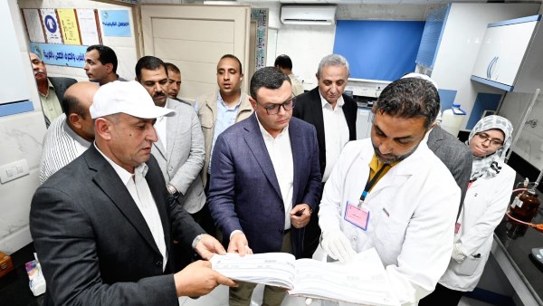 وزير الإسكان ومحافظ الغربية يتفقدان محطة معالجة صرف صحي زفتى.. صور