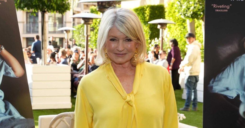 15 بلوزات أنيقة تسمم هذا النمط الدقيق للأم الغنية التي تحبه مارثا ستيوارت – أقل من 35 دولارًا