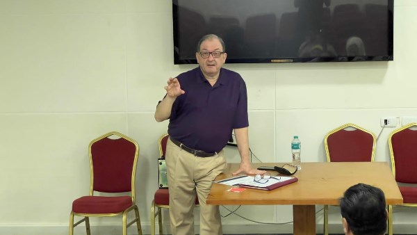 هاني فوزي يقدم الورشة الثانية لكتابة السيناريو بمهرجان بورسعيد السينمائي