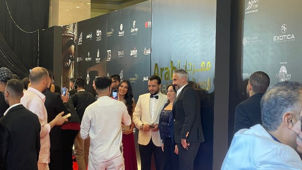 عمرو يوسف وأحمد العوضي على السجادة الحمراء لحفل مهرجان الفضائيات العربية