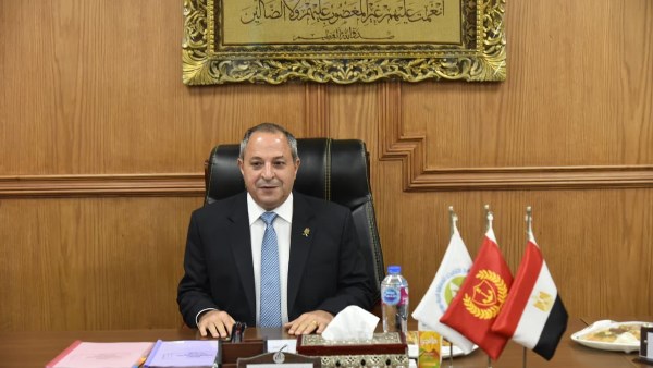 محافظ بورسعيد يشدد على تكثيف جهود الأجهزة التنفيذية للارتقاء بمستوى الخدمات