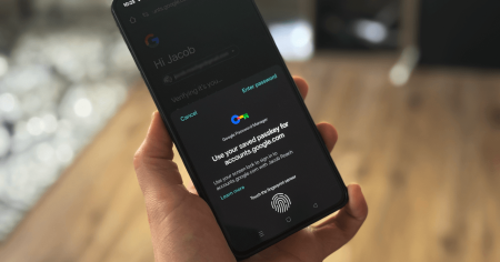 كيفية استخدام مفاتيح الممرات مع Google Password Manager