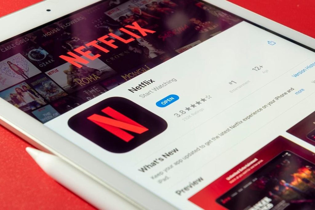 مع انخفاض أسهم Netflix، هل يجب عليك شراء NFLX Dip؟