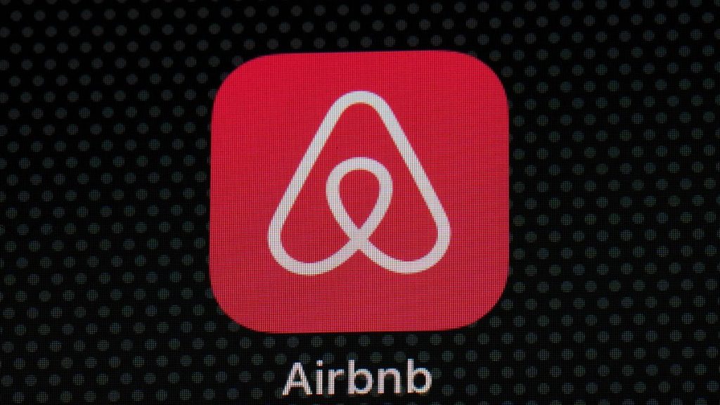 يمكن أن تؤدي مراجعات السلامة على Airbnb إلى إبعاد بعض المسافرين. هل يمكن أن تساعد زيادة الشفافية؟