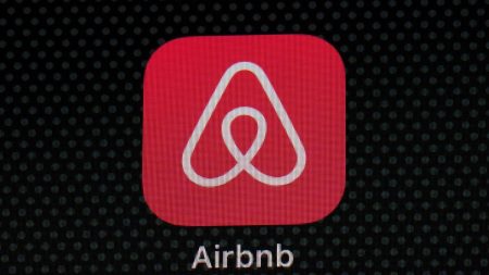 يمكن أن تؤدي مراجعات السلامة على Airbnb إلى إبعاد بعض المسافرين. هل يمكن أن تساعد زيادة الشفافية؟