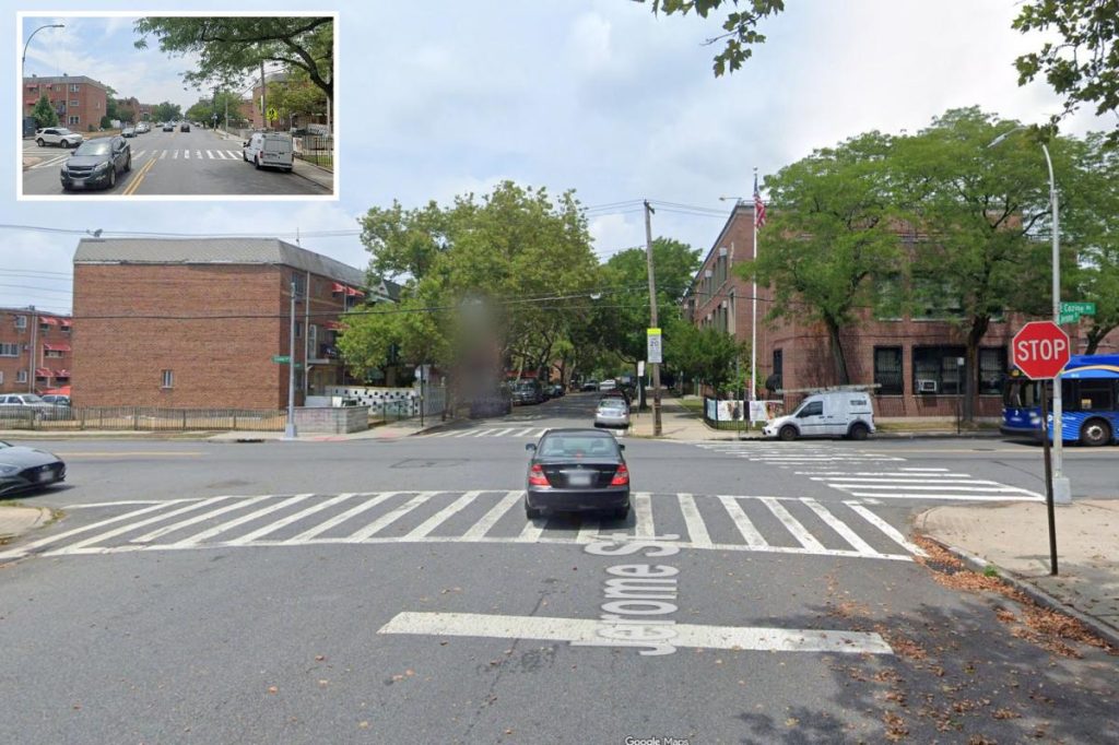 صبي يبلغ من العمر 13 عامًا تعرض للطعن مرتين من قبل زوجين بعد إلقاء حجر على سيارتهما في هجوم في وضح النهار في مدينة نيويورك: رجال الشرطة والمصادر