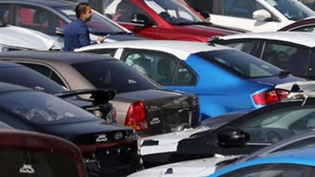 سبب عدم انخفاض أسعار السيارات المستعملة رغم تراجع الزيرو.. خبير يكشف
