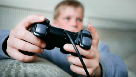 تحذير من جيل عدواني جديد.. الألعاب الإلكترونية تزرع العنف في عقول الأطفال