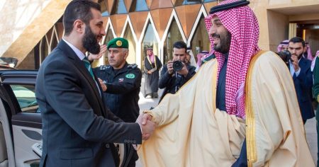 الشرع يتوجه إلى السعودية لبحث تعزيز العلاقات الاقتصادية والاستثمارية