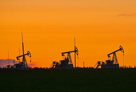 النفط يرتفع 5% بعد العقوبات الأمريكية على شركتي روسنفت ولوك أويل الروسيتين