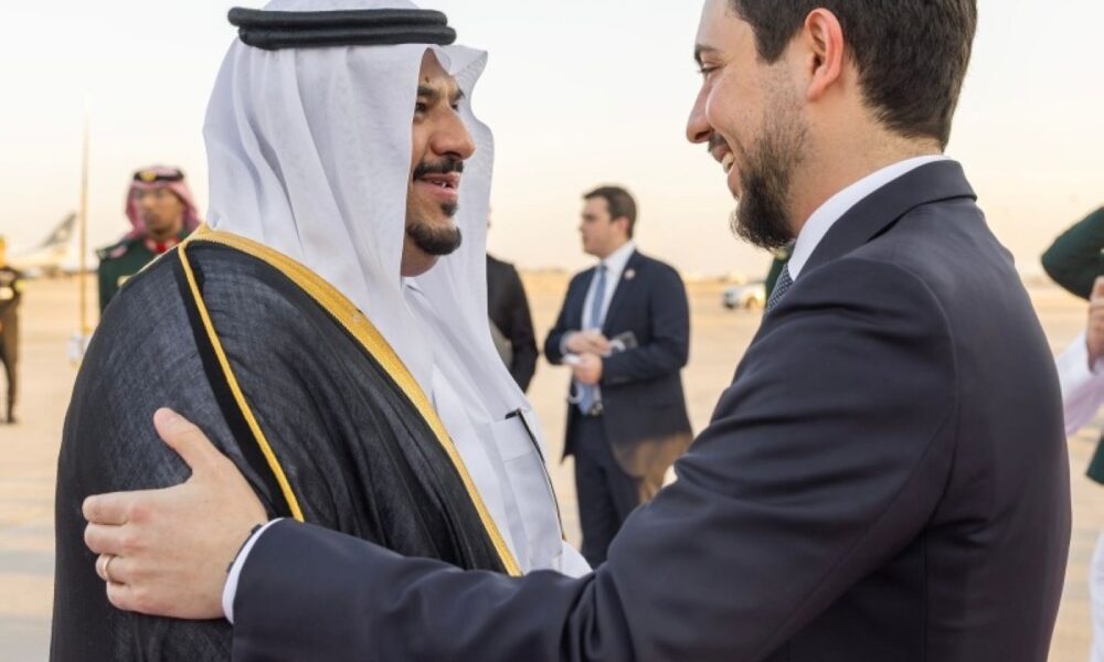ولي عهد الأردن يزور الرياض ونائب أمير المنطقة يستقبله